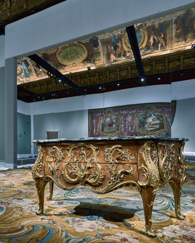 La commode de Gaudreaus se trouvait dans la chambre du roi, à Versailles.